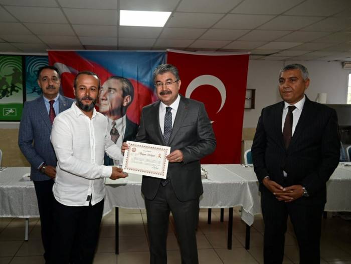 Osmaniye’de Sporda Dereceye Giren Öğrencilere Başarı Belgesi Verildi