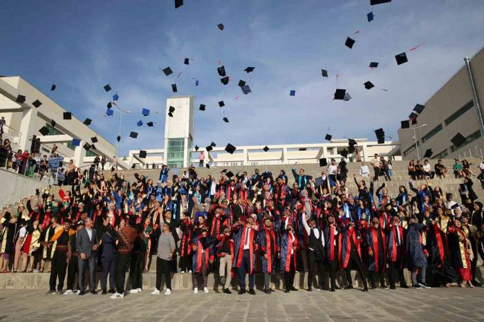 Şırnak Üniversitesi’nde Mezuniyet Coşkusu