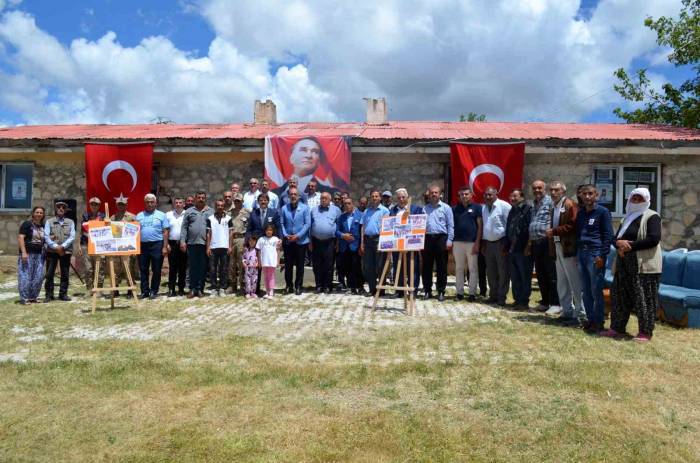 Pkk’lı Teröristlerce Şehit Edilen Öğretmen Nevzat Akdemir Anıldı