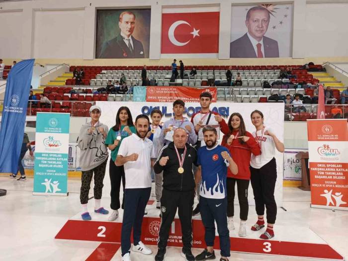 Vanlı Boksörlerden Büyük Başarı