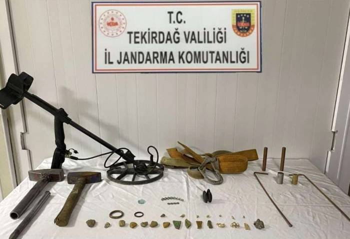Tekirdağ’da Kaçak Kazı Ve Gümrük Kaçağı İçki Operasyonunda 10 Gözaltı