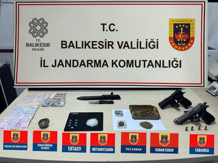 Balıkesir’de Jandarmadan Uyuşturucu Operasyonu: 17 Gözaltı