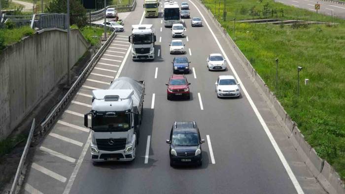 Bolu’da Tem Otoyolu’nda Bayram Trafiği Başladı