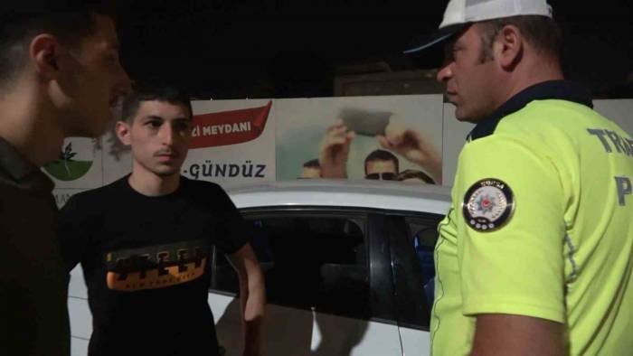 Drift Yapmaktan Ehliyetine El Konulmuştu...polislerle Böyle Pazarlık Yaptı