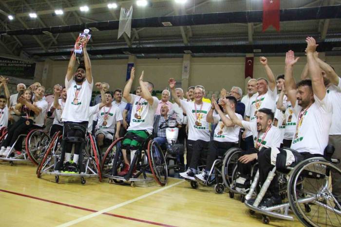 Çabes, Kupayı Kaldırdı