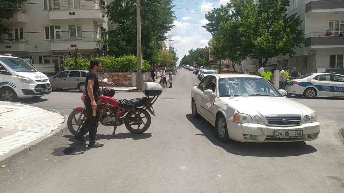 Otomobil İle Motosiklet Çarpıştı: 1 Yaralı