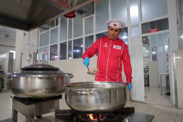 Denizli Büyükşehirin Örnek Projesi İhtiyaç Sahiplerinin Yanında