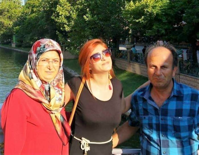Takla Atan Araçta Anne Öldü, Baba İle Kızı Yaralandı