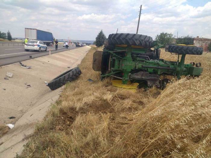 Keşan’da Traktör İle Otomobil Çarpıştı: 2 Yaralı