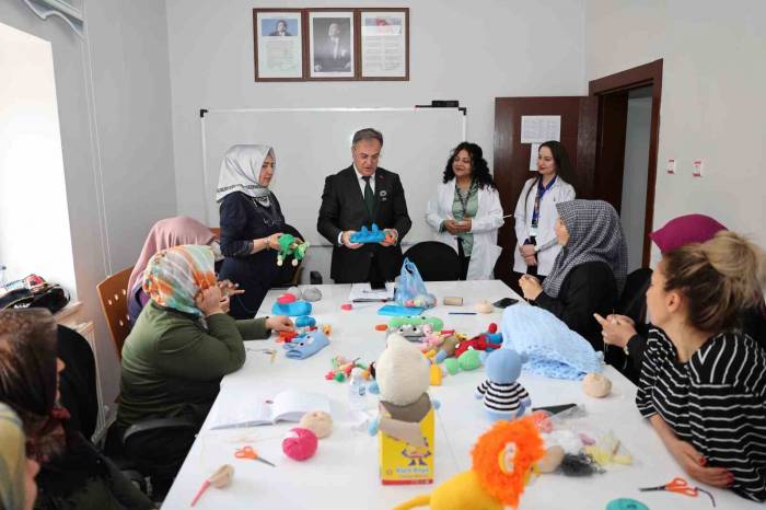 Kadınlar Öğreniyor, Üretiyor, Sosyalleşiyor