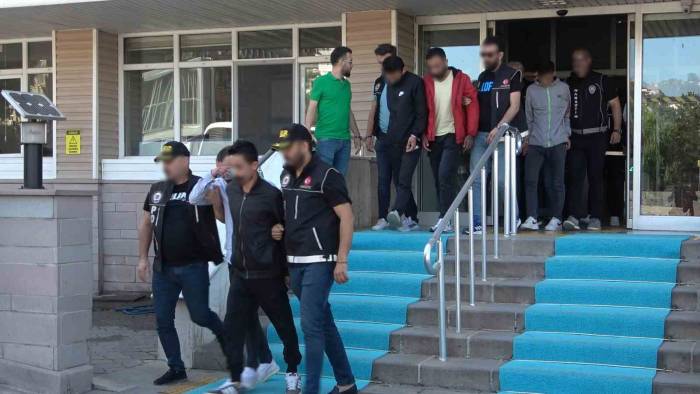 Uyuşturucu Satıcılarına Darbe, "dayı" Kod Adlı Lider Yakalandı: 14 Gözaltı