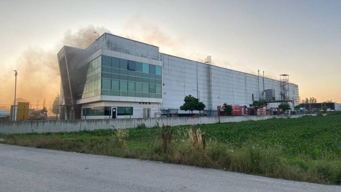 Kocaeli’de Geri Dönüşüm Tesisindeki Yangın Söndürüldü