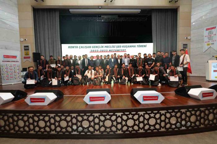 Konya Büyükşehir Belediyesi Çalışan Gençlik Meclisi’nden Mezuniyet Ve Şed Kuşanma Töreni