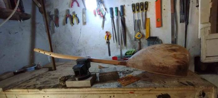 Hayatını Kaybeden Saz Ustası Ağabeyinin Hatırasını Yaşatmak İçin Genç Usta Kolları Sıvadı