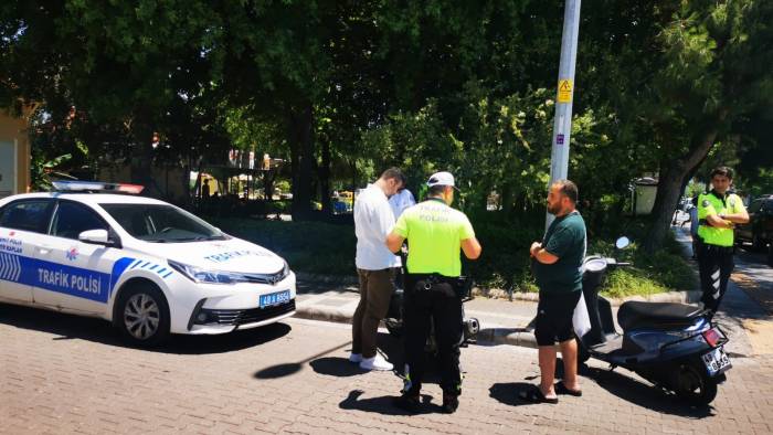 Marmaris’te Kasksız Trafiğe Çıkanlara Ağır Cezalar Yazılıyor