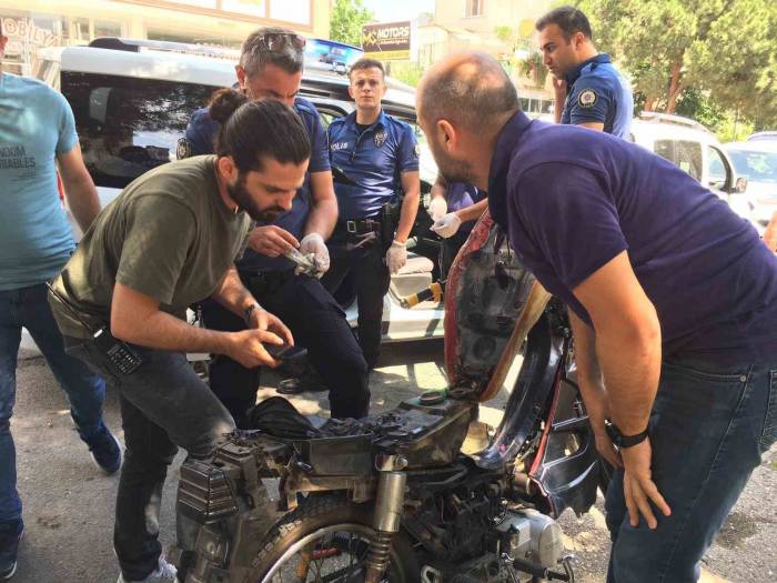 Üzerinde Uyuşturucu Çıkan Gençlerle Gazeteciler Arasında İlginç Diyalog