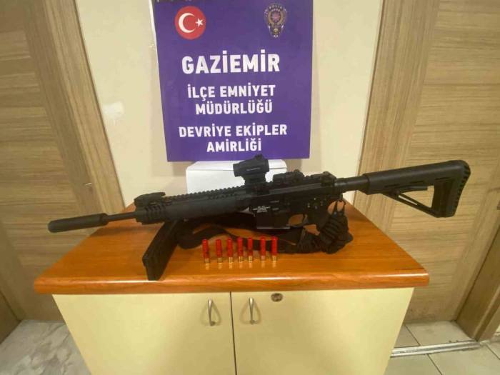 Gözünü Kırpmadan Köpeği Vuracaktı, Polisler Fırsat Vermedi