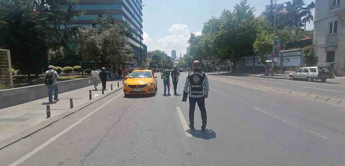 Şişli’de Taksi Denetimi: Ruhsatı Olmadığı Tespit Edilen Bir Taksi Trafikten Men Edildi