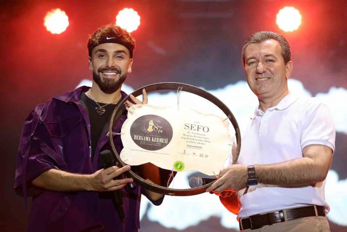 Sefo’dan Bergama’da Muhteşem Konser