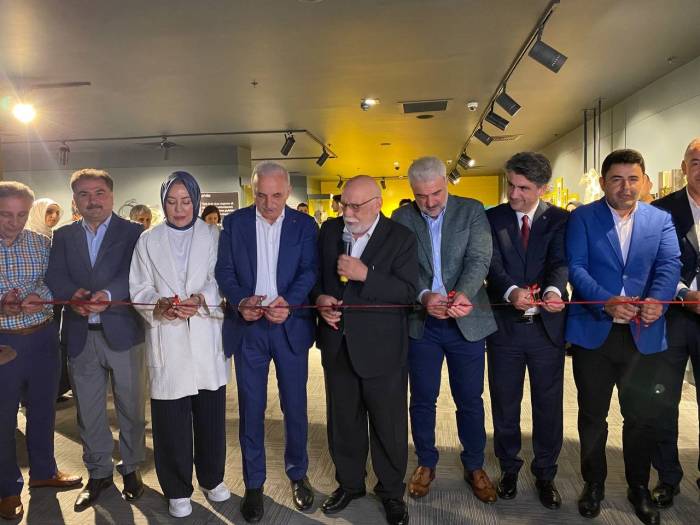 Ümraniye’de "zamanın İlmekleri" Yıl Sonu Sergisi Açıldı