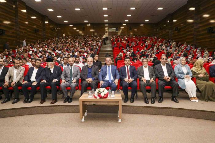 Van’da ‘merhamet Ocağı Ailemiz’ Konferansı Düzenlendi