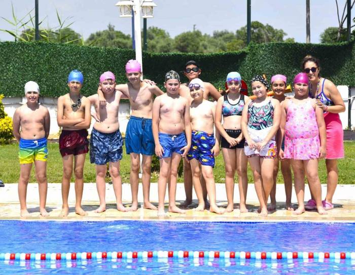 Yunusemreli Minikler Havuzla Buluştu