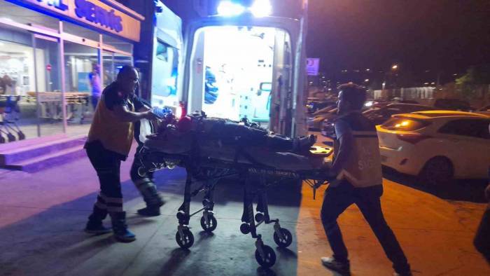 Otomobilin Çarptığı Kadın Ağır Yaralandı