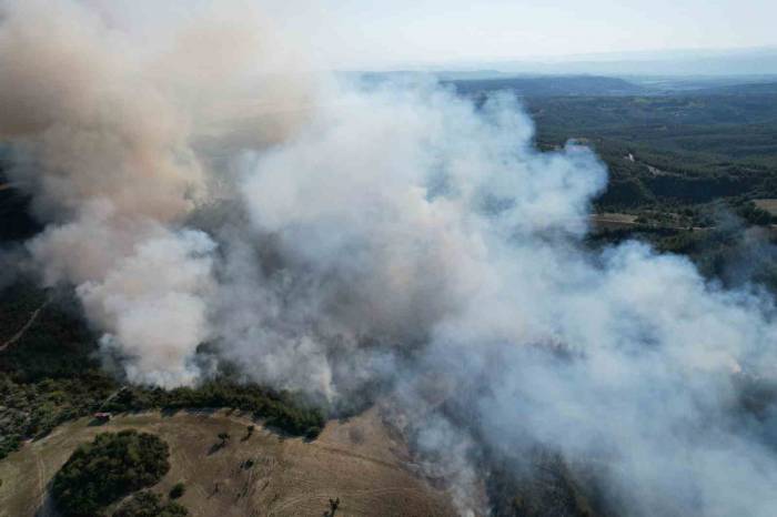 Ormanlık Alandaki Yangına Havadan Ve Karadan Müdahale Sürüyor