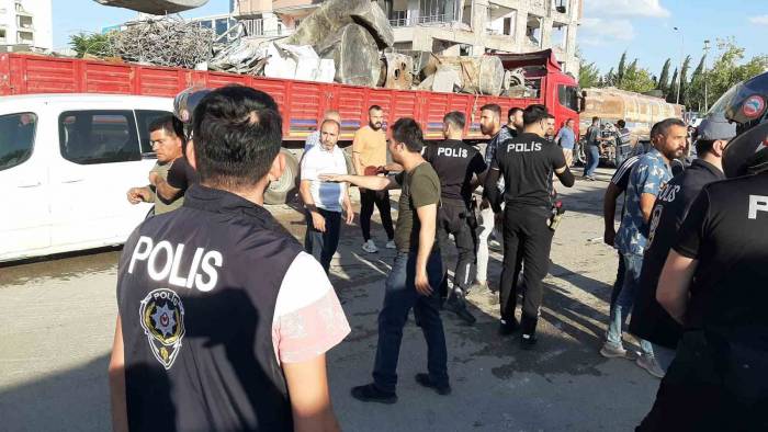 Deprem Enkazı Kaldıran İki Firma Çalışanları Birbirine Girdi