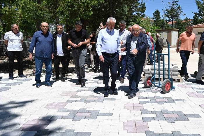 Başkan Başdeğirmen, Anadolu Mahallesi Camisinde Çalışmaları İnceledi