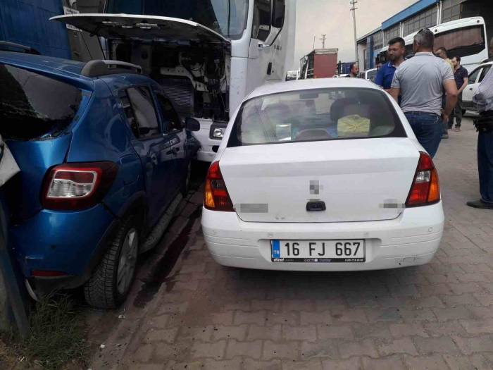 Park Halindeyken Harekete Geçen Tır Dehşet Saçtı