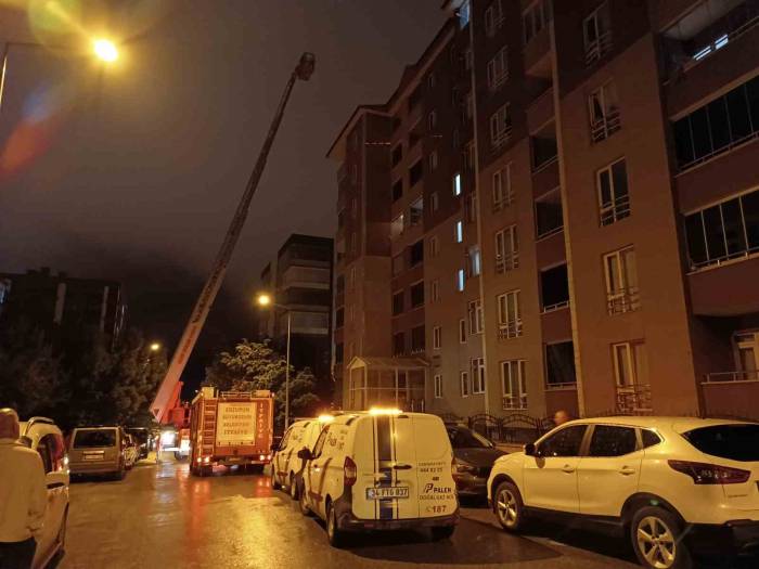 Mutfakta Çıkan Yangın Mahalleliyi Korkuttu