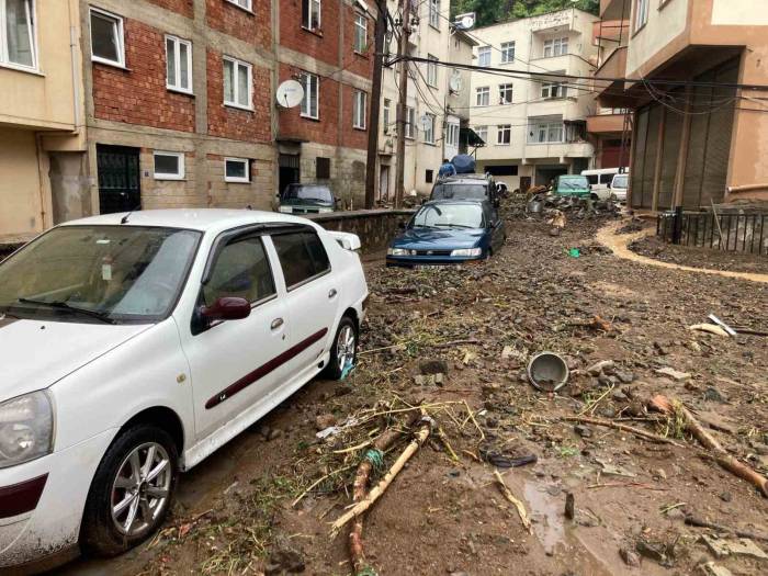 Duroğlu Belde Belediye Başkanı Halil Çetin: “afatın Boyutu Çok Büyük; Her Tarafımızı Yıktı, Büyük Heyelanlar Oluştu"