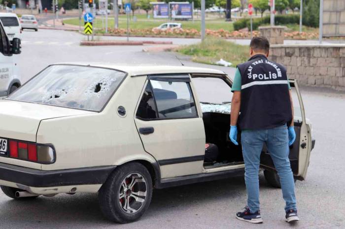 Otomobildeki Kardeşlere Kanlı Pusu: 2 Yaralı