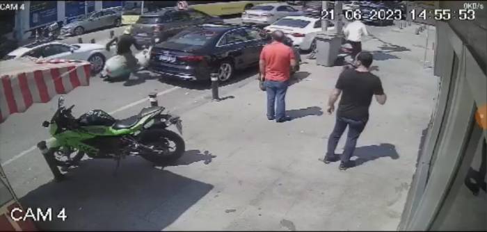 Bebek’te Ünlü Oyuncunun Kaza Anı Kamerada