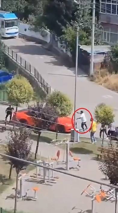 Çocuk Parkında Silahlı Dehşet: O Anlar Kamerada