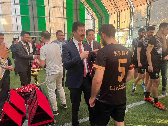 Ksbü Diş Hekimliği Fakültesi Takımı İkinci Oldu