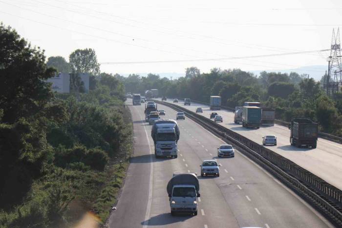 Anadolu Otoyolu’nun Sakarya Geçişinde Akıcı Bayram Yoğunluğu