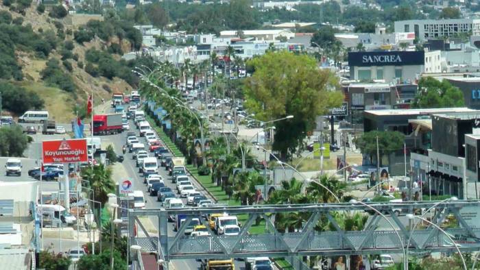 Bodrum’a 1 Günde 25 Bin Araç Giriş Yaptı, 5 Dakikalık Yol 45 Dakikaya Çıktı