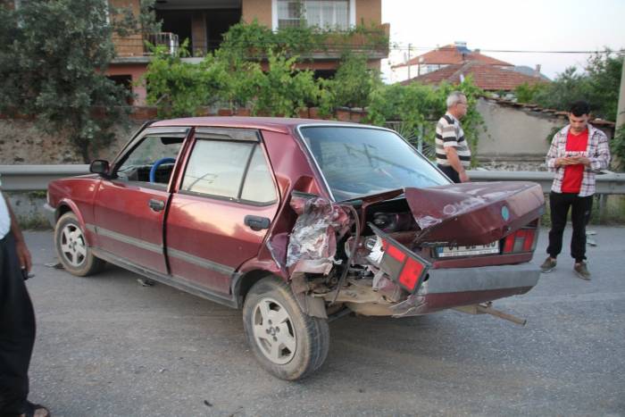 Tırın Lastiği Patladı, 5 Araç Birbirine Girdi: 6 Yaralı