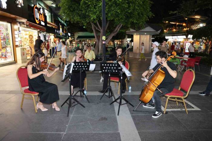 Marmaris’te Sanat Sokağa Taştı