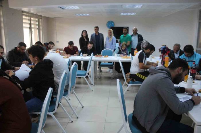 Nevşehir’de İş Görüşmesine Çağrılan 7 Bin 200 Kişiden 75 Kişi Geldi