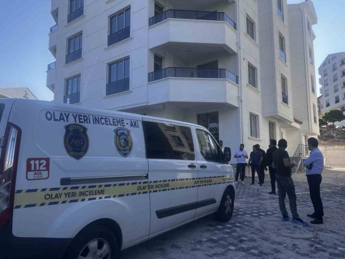 Oturmak Nasip Olmadı: Yeni Ev Aldığı Binanın Asansör Boşluğunda Can Verdi