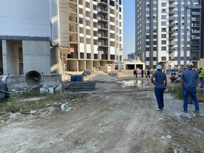İnşaattan Düşen İşçi Hayatını Kaybetti