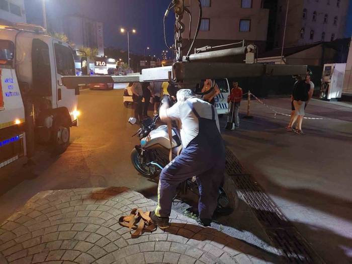 Dur İhtarına Uymadı, Polisin Yazdığı Ceza Makbuzunu Yere Attı