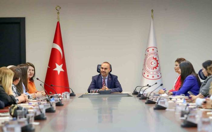 Aosb’nin Kadın Sanayicileri, Bakan Kacır İle Görüştü
