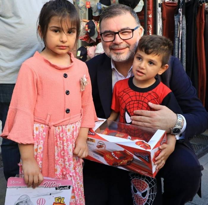 Ak Parti İzmir’den ‘8’i Bir Yerde’ İlçe Turu