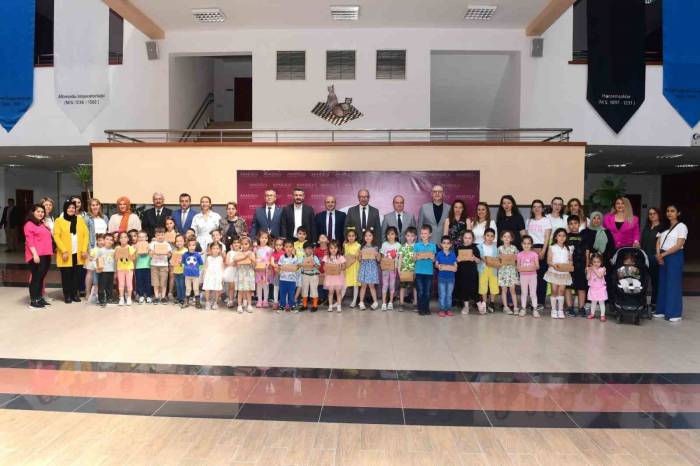 Anadolu Üniversitesi Bayramlaşma Töreninde Bir Araya Geldi