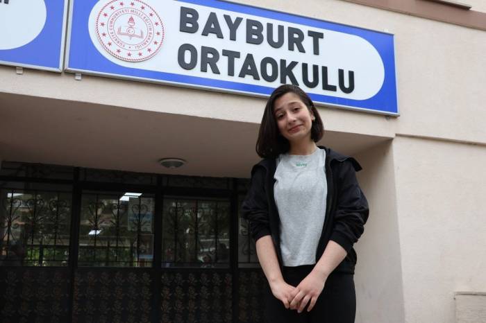 Bayburt Ortaokulu Öğrencisi Özhan Lgs Birincisi Oldu