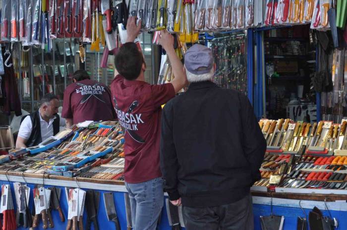 Bıçakçılar Da Sıra Numarası Vermeye Başladı